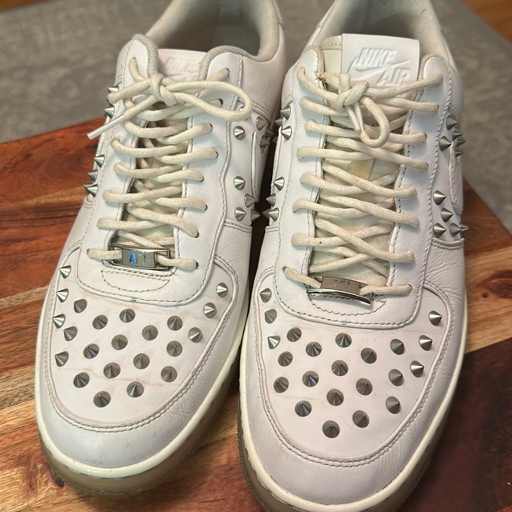 Men’s Nike airforce one downtown spike